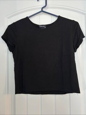 Originality Short Sleeve Black T-shirt Women’s Medium